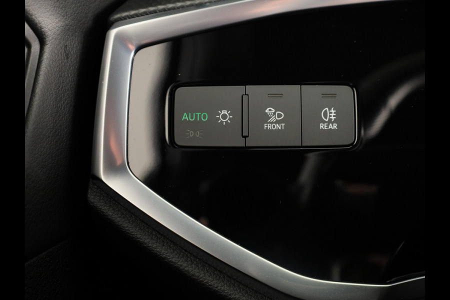 Audi Q3 Sportback 45 TFSI e S Edition 245pk | Parkeercamera | Trekhaak | Navigatie | Keyless entry | 19 inch Lichtmetalen velgen