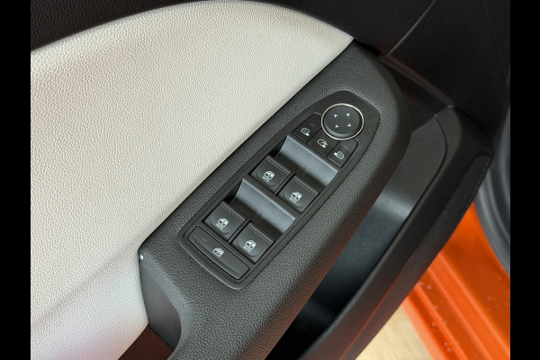 Renault Clio 1.0 TCe 90pk Automaat | Groot Navi | 360 | 17" | PDC V+A | Stoel & stuur verwarming | Keurig nette auto |