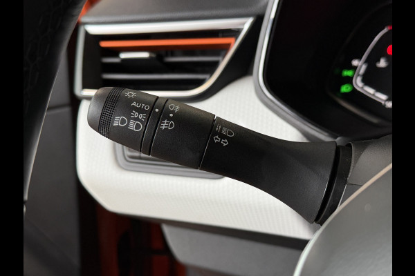 Renault Clio 1.0 TCe 90pk Automaat | Groot Navi | 360 | 17" | PDC V+A | Stoel & stuur verwarming | Keurig nette auto |