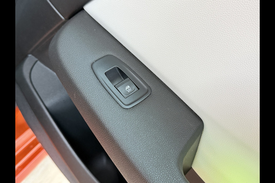 Renault Clio 1.0 TCe 90pk Automaat | Groot Navi | 360 | 17" | PDC V+A | Stoel & stuur verwarming | Keurig nette auto |