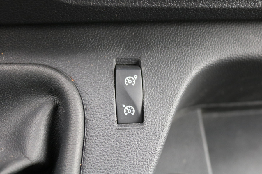 Renault Master 2.3 dCi 135pk L2 H2 Airco Navigatie Camera Trekhaak