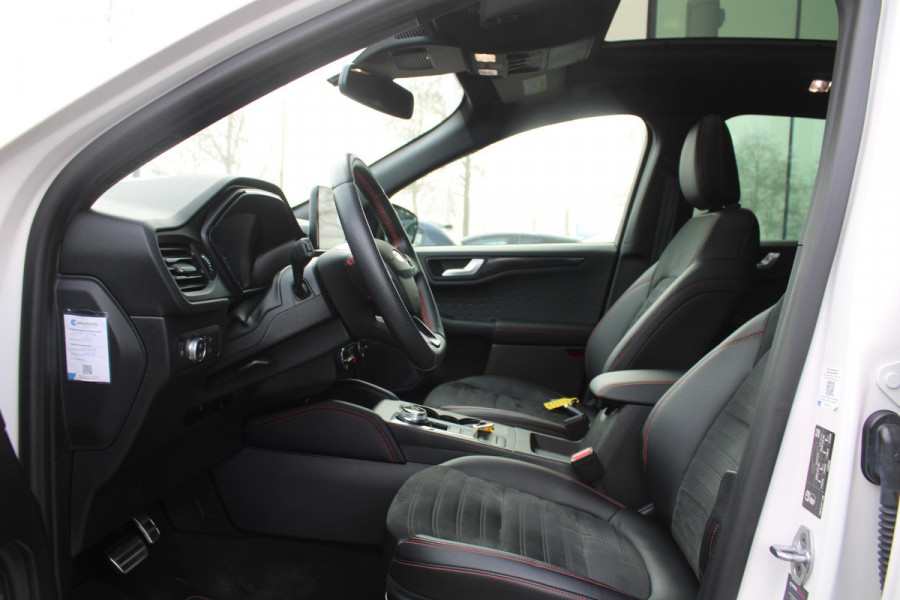 Ford Kuga 2.5 PHEV ST-Line X | Panoramadak | Adaptive cruise control | Head up Display | Winter Pack | Camera | 19 inch | Rode remklauwen