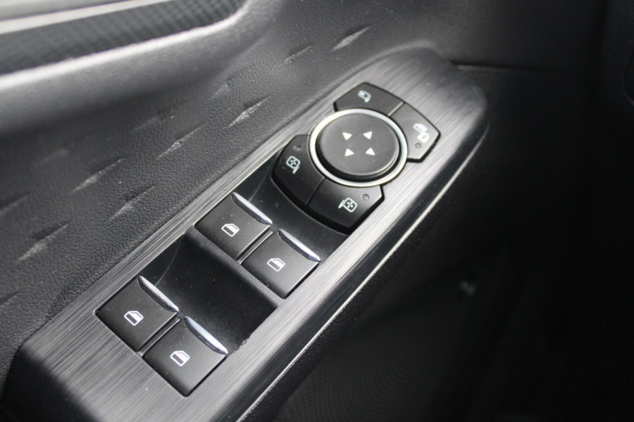 Ford Kuga 2.5 PHEV ST-Line X | Panoramadak | Adaptive cruise control | Head up Display | Winter Pack | Camera | 19 inch | Rode remklauwen