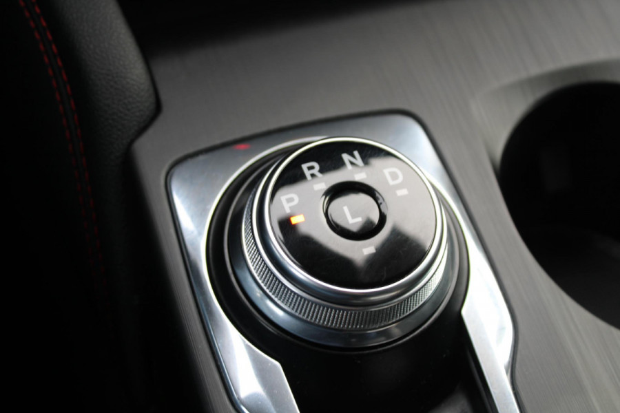 Ford Kuga 2.5 PHEV ST-Line X | Panoramadak | Adaptive cruise control | Head up Display | Winter Pack | Camera | 19 inch | Rode remklauwen