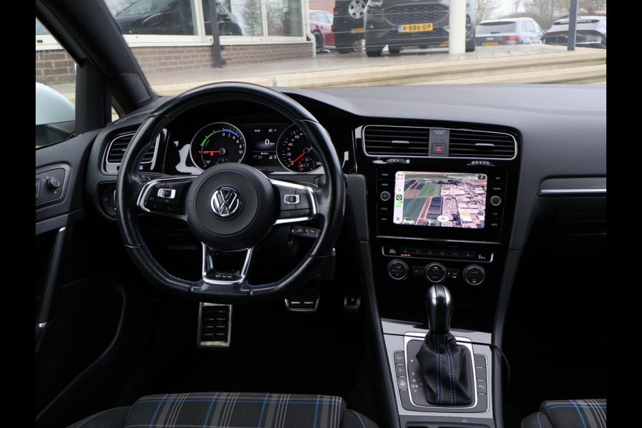 Volkswagen Golf 1.4 TSI PHEV GTE 204 PK AUT. + TREKHAAK | ADAPTIVE CRUISE | CAMERA | CARPLAY