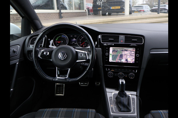 Volkswagen Golf 1.4 TSI PHEV GTE 204 PK AUT. + TREKHAAK | ADAPTIVE CRUISE | CAMERA | CARPLAY