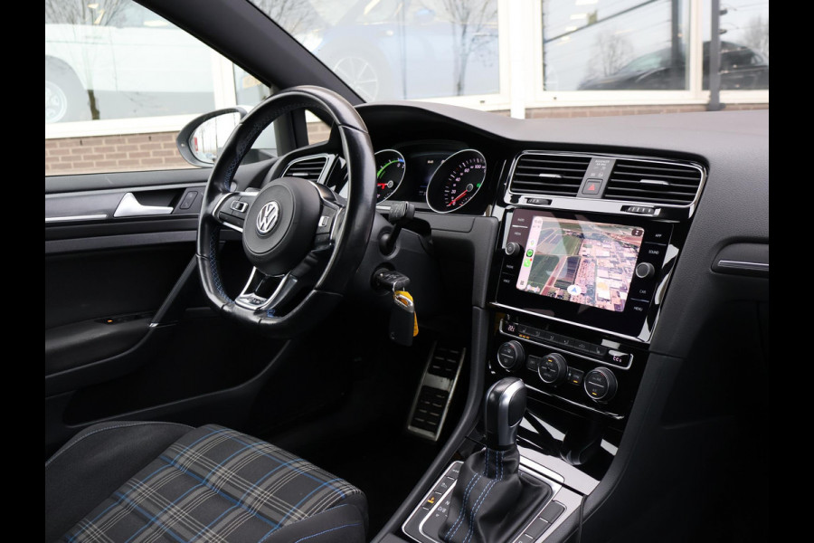 Volkswagen Golf 1.4 TSI PHEV GTE 204 PK AUT. + TREKHAAK | ADAPTIVE CRUISE | CAMERA | CARPLAY