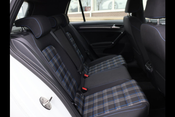 Volkswagen Golf 1.4 TSI PHEV GTE 204 PK AUT. + TREKHAAK | ADAPTIVE CRUISE | CAMERA | CARPLAY