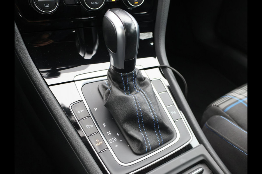 Volkswagen Golf 1.4 TSI PHEV GTE 204 PK AUT. + TREKHAAK | ADAPTIVE CRUISE | CAMERA | CARPLAY