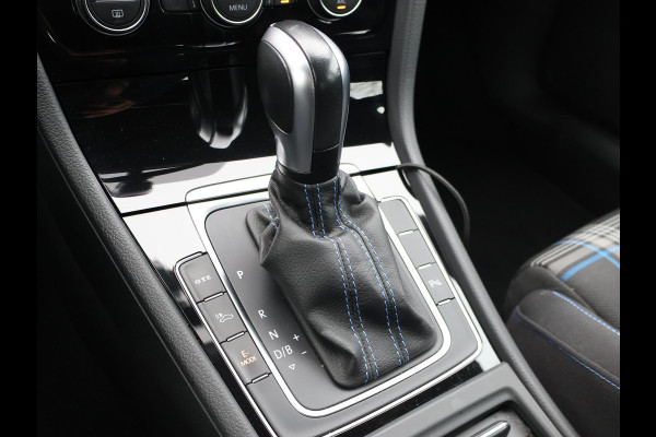 Volkswagen Golf 1.4 TSI PHEV GTE 204 PK AUT. + TREKHAAK | ADAPTIVE CRUISE | CAMERA | CARPLAY
