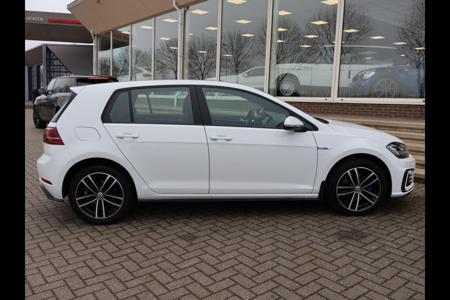 Volkswagen Golf 1.4 TSI PHEV GTE 204 PK AUT. + TREKHAAK | ADAPTIVE CRUISE | CAMERA | CARPLAY
