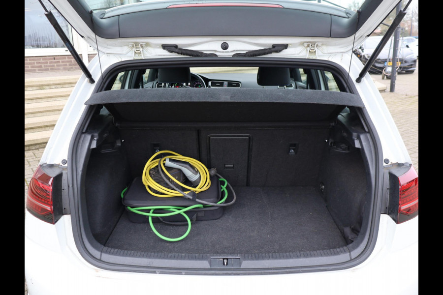 Volkswagen Golf 1.4 TSI PHEV GTE 204 PK AUT. + TREKHAAK | ADAPTIVE CRUISE | CAMERA | CARPLAY