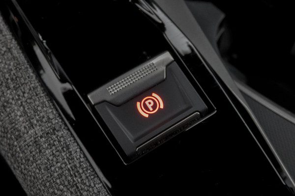 Peugeot 3008 1.2 Hybrid 136 GT | STOELVERWARMING | ACC | STUURWIELVERWARMING | CAMERA | SFEERVERLICHTING