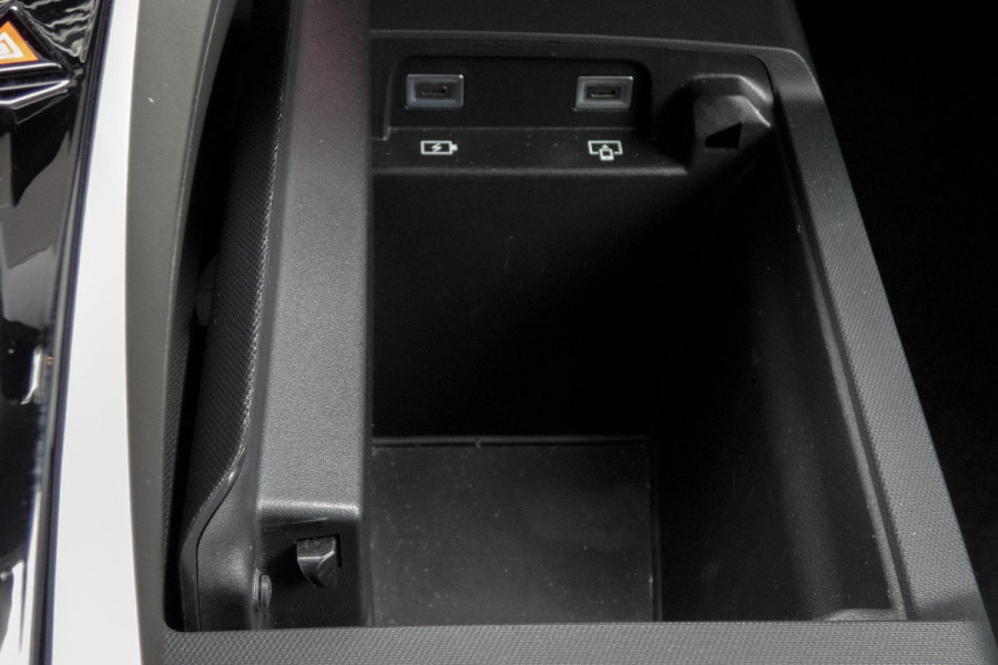 Peugeot 3008 1.2 Hybrid 136 GT | STOELVERWARMING | ACC | STUURWIELVERWARMING | CAMERA | SFEERVERLICHTING