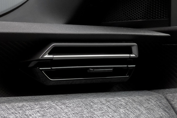 Peugeot 3008 1.2 Hybrid 136 GT | STOELVERWARMING | ACC | STUURWIELVERWARMING | CAMERA | SFEERVERLICHTING