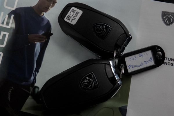 Peugeot 3008 1.2 Hybrid 136 GT | STOELVERWARMING | ACC | STUURWIELVERWARMING | CAMERA | SFEERVERLICHTING