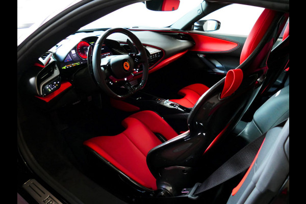 Ferrari SF90 Stradale 4.0 V8 1000 pk INCL BTW/BPM. CARBON SEATS/STUUR LIFT CARPLAY AFS CAMERA phev