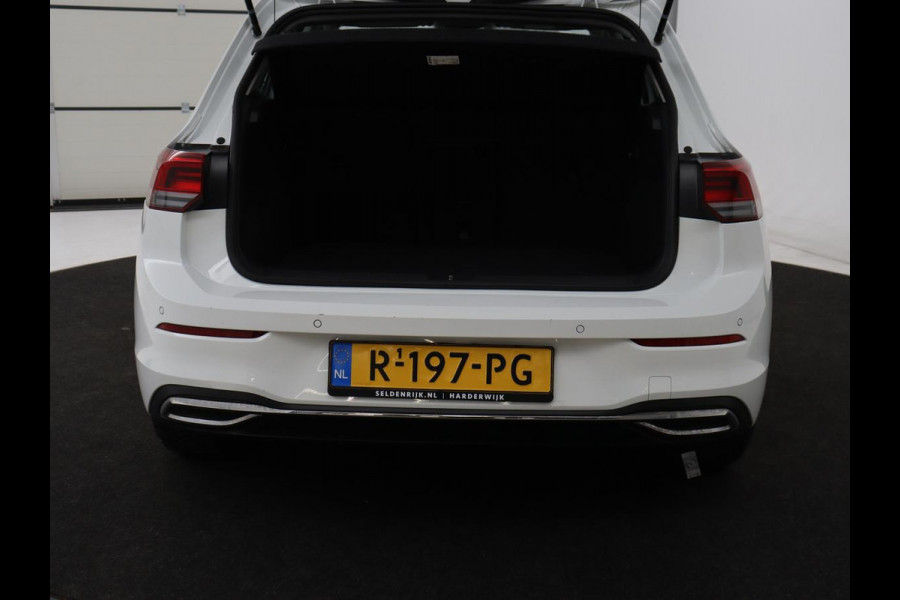 Volkswagen Golf 1.0 TSI Life | Carplay | Sfeerverlichting | Adaptive cruise | Navigatie | Parkeerhulp | Climate control | Full LED | Bluetooth