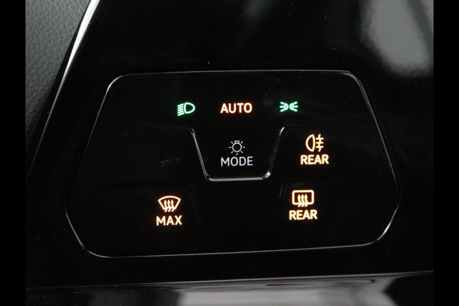 Volkswagen Golf 1.0 TSI Life | Carplay | Sfeerverlichting | Adaptive cruise | Navigatie | Parkeerhulp | Climate control | Full LED | Bluetooth