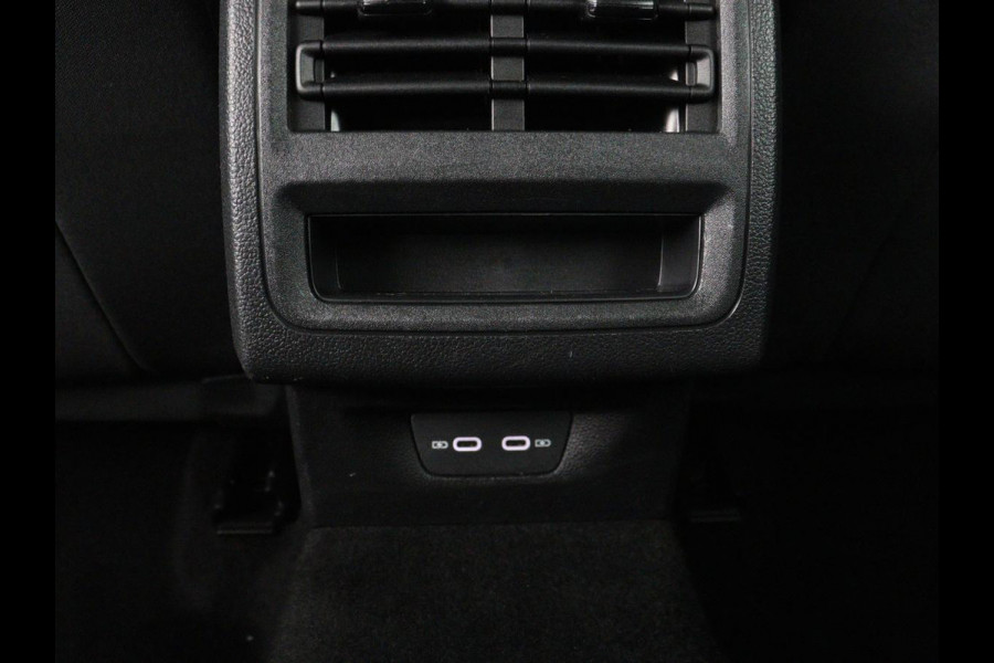 Volkswagen Golf 1.0 TSI Life | Carplay | Sfeerverlichting | Adaptive cruise | Navigatie | Parkeerhulp | Climate control | Full LED | Bluetooth