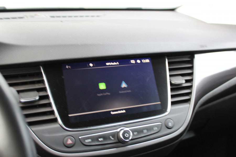 Opel Crossland X 1.2-131pk Turbo Innovation. Two tone. Erg nette en luxe hoogzitter voor nog jaren rijplezier ! Autm. airco, parkeersensoren v+a, camera, LM wielen, ergonomische voorstoelen, cruise control, side assist, navigatie, telefoonvoorb. etc.