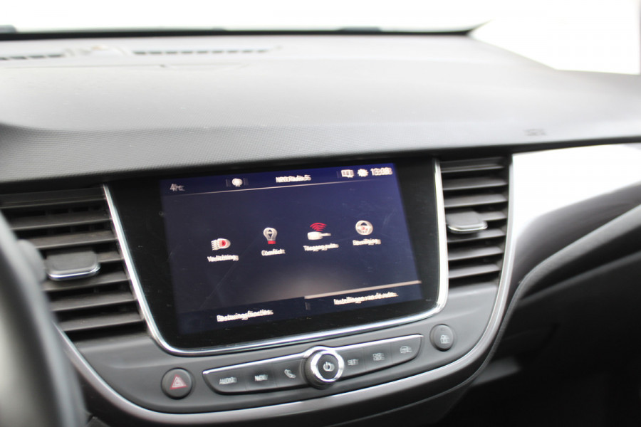 Opel Crossland X 1.2-131pk Turbo Innovation. Two tone. Erg nette en luxe hoogzitter voor nog jaren rijplezier ! Autm. airco, parkeersensoren v+a, camera, LM wielen, ergonomische voorstoelen, cruise control, side assist, navigatie, telefoonvoorb. etc.
