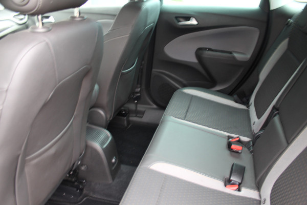 Opel Crossland X 1.2-131pk Turbo Innovation. Two tone. Erg nette en luxe hoogzitter voor nog jaren rijplezier ! Autm. airco, parkeersensoren v+a, camera, LM wielen, ergonomische voorstoelen, cruise control, side assist, navigatie, telefoonvoorb. etc.