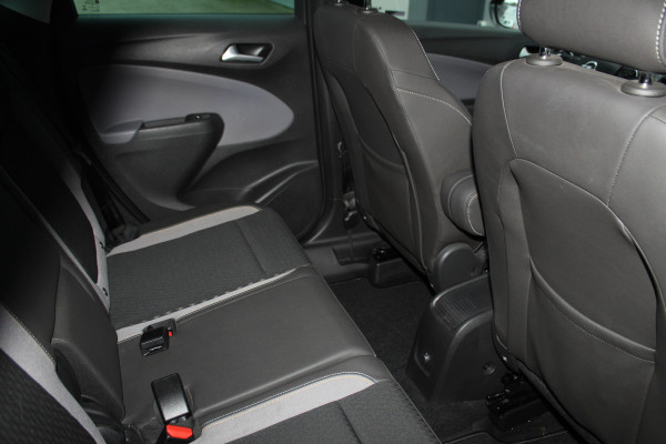 Opel Crossland X 1.2-131pk Turbo Innovation. Two tone. Erg nette en luxe hoogzitter voor nog jaren rijplezier ! Autm. airco, parkeersensoren v+a, camera, LM wielen, ergonomische voorstoelen, cruise control, side assist, navigatie, telefoonvoorb. etc.