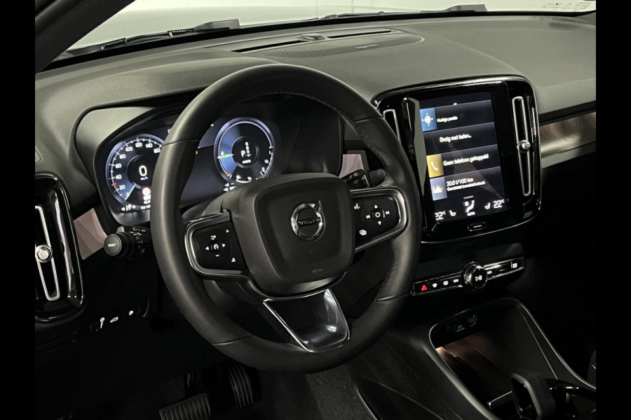 Volvo XC40 1.5 T5 Plug-in hybrid Ultimate Dark Trekhaak | Open dak | Adapt. cruise | Stuur-/stoelverwarming | Harman/Kardon | 360 camera | Carplay