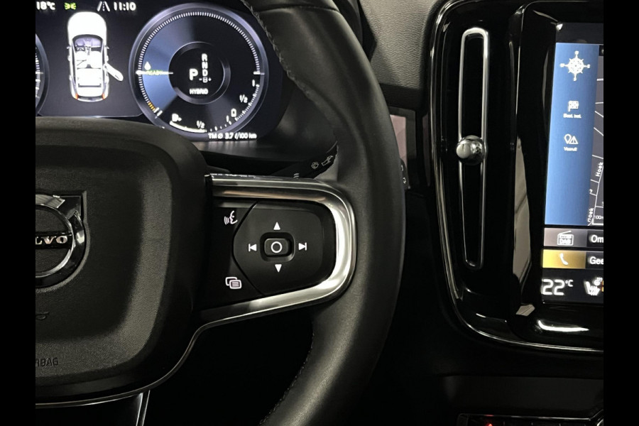 Volvo XC40 1.5 T5 Plug-in hybrid Ultimate Dark Trekhaak | Open dak | Adapt. cruise | Stuur-/stoelverwarming | Harman/Kardon | 360 camera | Carplay