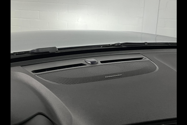 Volvo XC40 1.5 T5 Plug-in hybrid Ultimate Dark Trekhaak | Open dak | Adapt. cruise | Stuur-/stoelverwarming | Harman/Kardon | 360 camera | Carplay