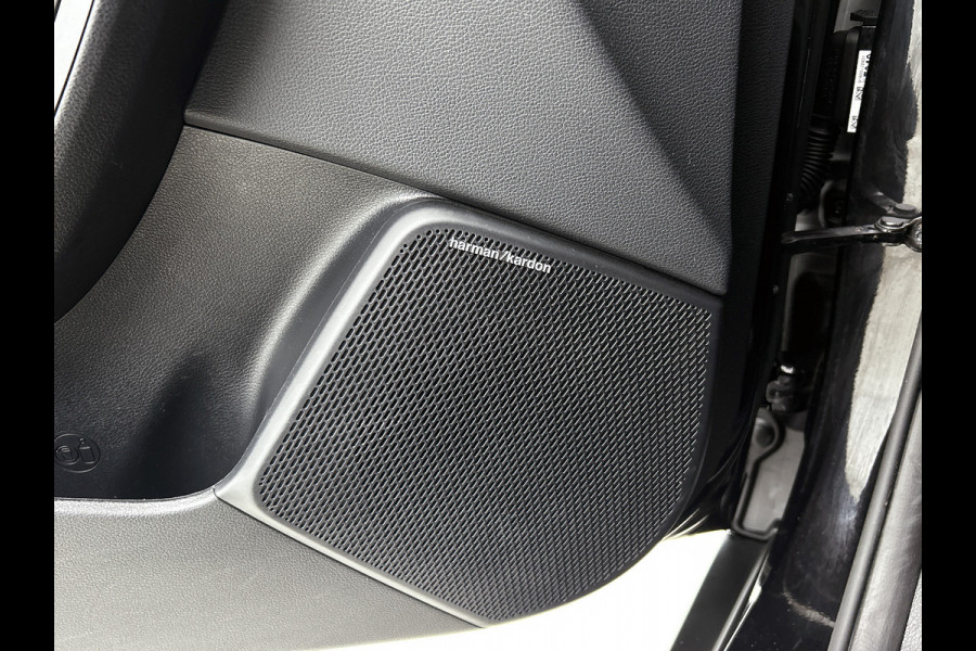 Kia e-Soul 150kW / 64kWh / SOH 100% / Executive line / Leder / TV. DVD scherm / Xenon / Navigatie / Airco-ecc. / Apk 12-2026