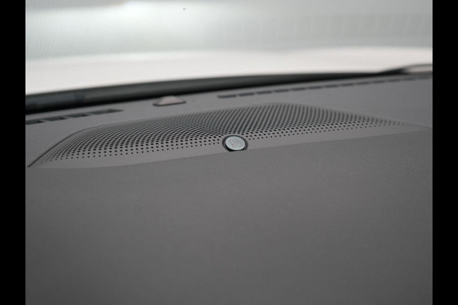 Ford Kuga 2.5 ST-Line X Plug In Hybrid 225pk Dealer O.H. PHEV | Panodak | Trekhaak Af Fabriek | Adaptive Cruise | Head Up | 360 Camera | Alcantara Sportstoelen Verwarmd | Bang & Olufsen | Stuur Verwarmd | Apple Carplay | Keyless | Blis | Navigatie