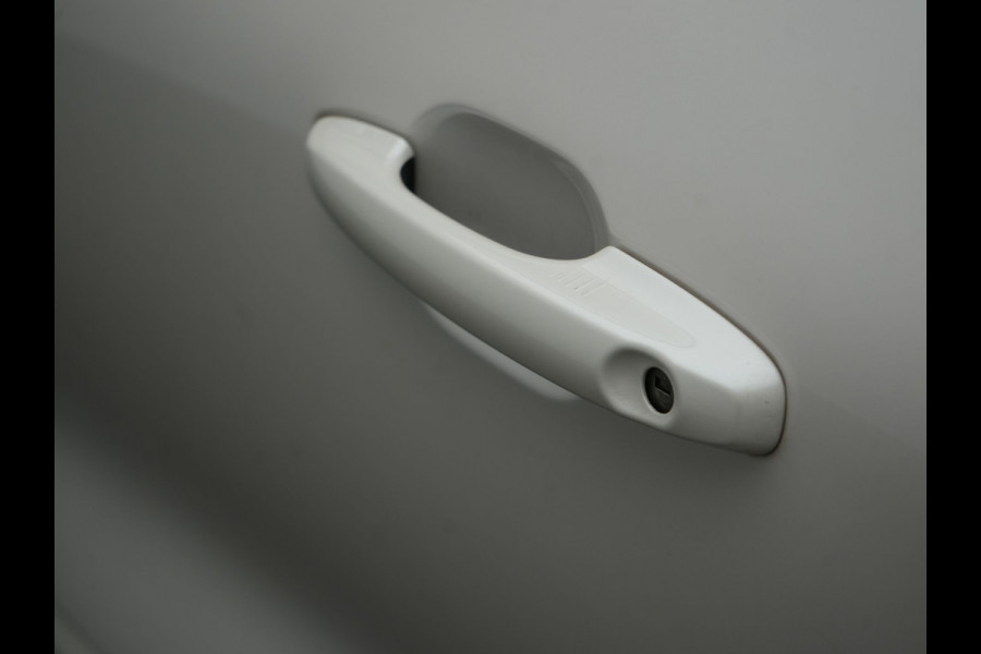 Ford Kuga 2.5 ST-Line X Plug In Hybrid 225pk Dealer O.H. PHEV | Panodak | Trekhaak Af Fabriek | Adaptive Cruise | Head Up | 360 Camera | Alcantara Sportstoelen Verwarmd | Bang & Olufsen | Stuur Verwarmd | Apple Carplay | Keyless | Blis | Navigatie