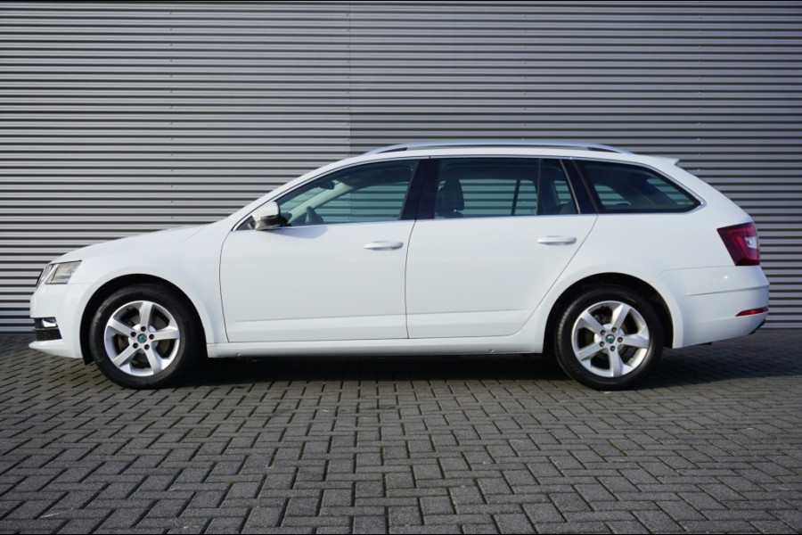 Škoda Octavia Combi 150PK Greentech AUTOMAAT | TREKHAAK | CAMERA | STOELVERWARMING