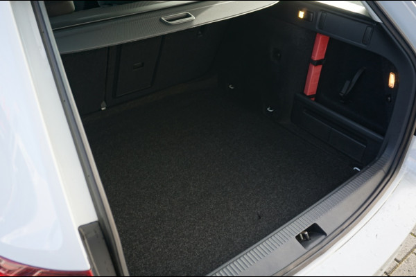 Škoda Octavia Combi 150PK Greentech AUTOMAAT | TREKHAAK | CAMERA | STOELVERWARMING