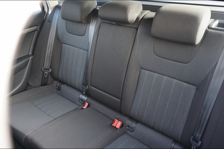Škoda Octavia Combi 150PK Greentech AUTOMAAT | TREKHAAK | CAMERA | STOELVERWARMING