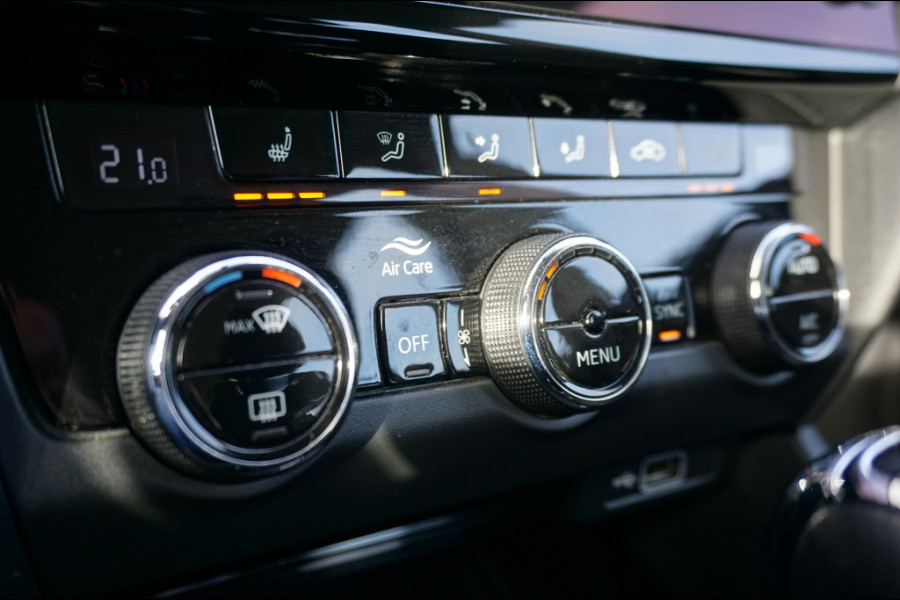 Škoda Octavia Combi 150PK Greentech AUTOMAAT | TREKHAAK | CAMERA | STOELVERWARMING