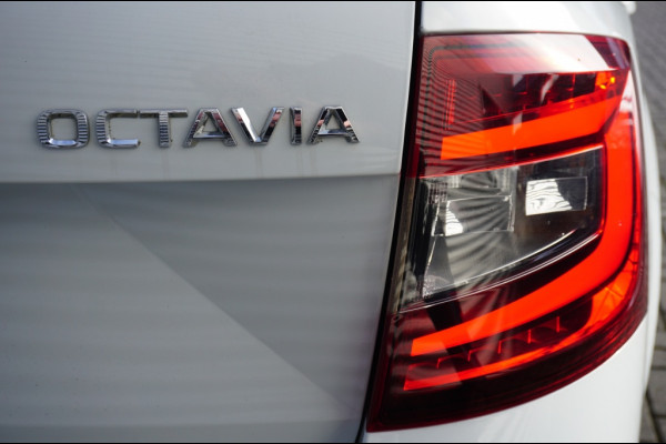 Škoda Octavia Combi 150PK Greentech AUTOMAAT | TREKHAAK | CAMERA | STOELVERWARMING