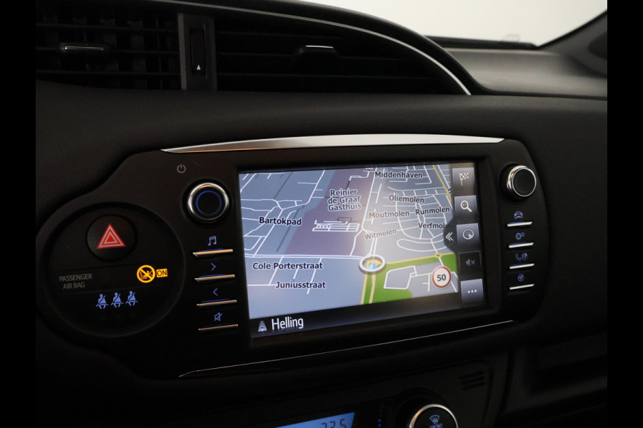 Toyota Yaris 1.5 Hybrid Executive | Panoramadak | Leder | Lichtmetalen velgen | Navigatie