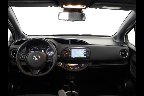 Toyota Yaris 1.5 Hybrid Executive | Panoramadak | Leder | Lichtmetalen velgen | Navigatie