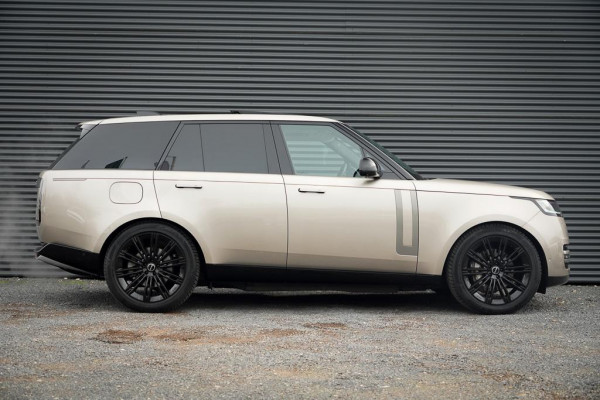 Land Rover Range Rover 3.0 P460e HSE PHEV / Batumi Gold / Towing Pack / Pano / NL Auto / 4Wiel sturing