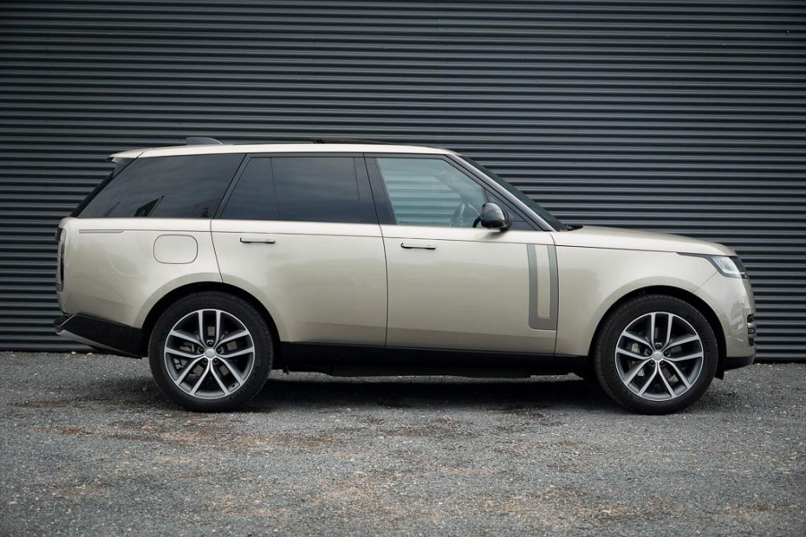 Land Rover Range Rover 3.0 P460e HSE PHEV / Batumi Gold / Towing Pack / Pano / NL Auto / 4Wiel sturing