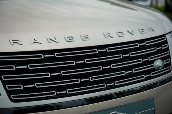 Land Rover Range Rover 3.0 P460e HSE PHEV / Batumi Gold / Towing Pack / Pano / NL Auto / 4Wiel sturing