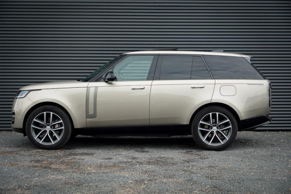 Land Rover Range Rover 3.0 P460e HSE PHEV / Batumi Gold / Towing Pack / Pano / NL Auto / 4Wiel sturing