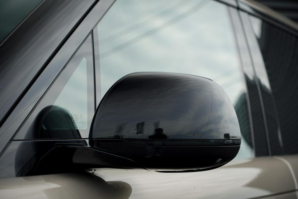 Land Rover Range Rover 3.0 P460e HSE PHEV / Batumi Gold / Towing Pack / Pano / NL Auto / 4Wiel sturing