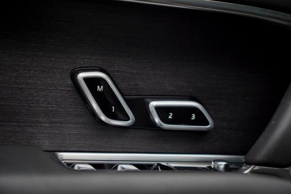 Land Rover Range Rover 3.0 P460e HSE PHEV / Batumi Gold / Towing Pack / Pano / NL Auto / 4Wiel sturing