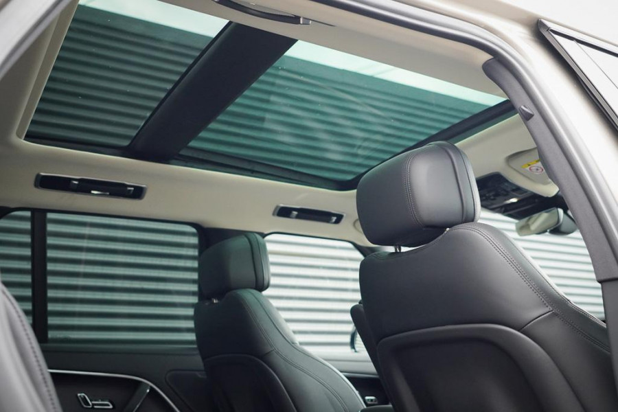 Land Rover Range Rover 3.0 P460e HSE PHEV / Batumi Gold / Towing Pack / Pano / NL Auto / 4Wiel sturing