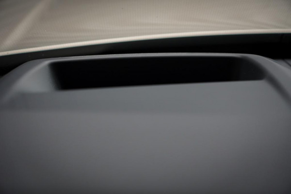 Land Rover Range Rover 3.0 P460e HSE PHEV / Batumi Gold / Towing Pack / Pano / NL Auto / 4Wiel sturing