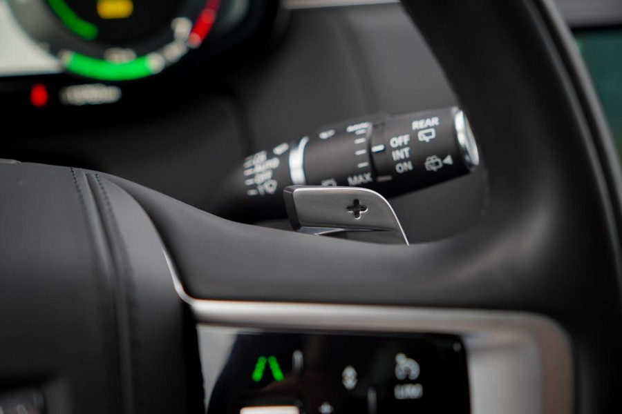 Land Rover Range Rover 3.0 P460e HSE PHEV / Batumi Gold / Towing Pack / Pano / NL Auto / 4Wiel sturing